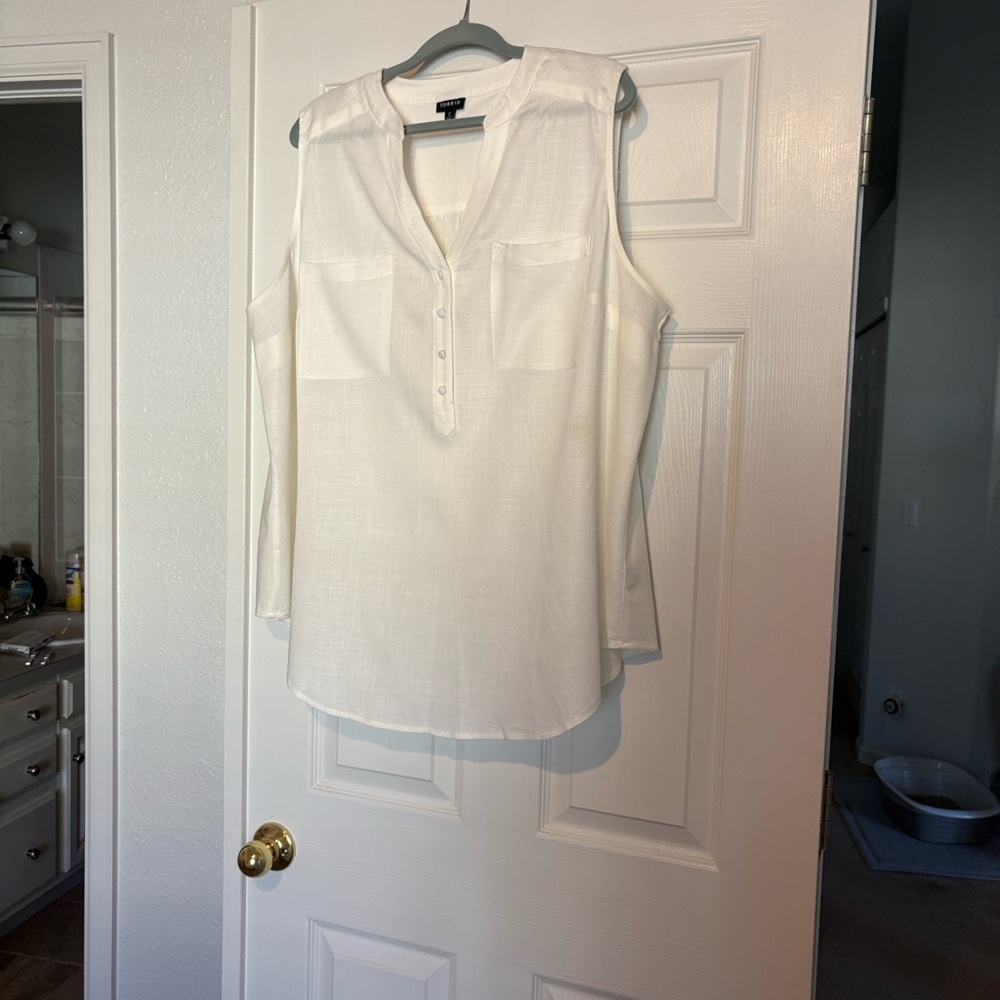 Torrid Ivory Sleeveless Blouse